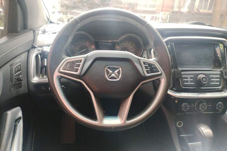 Used JMC Yusheng S350 2016 2.4T Automatic 4x4 Diesel Luxury 5-Seater Steering Wheel