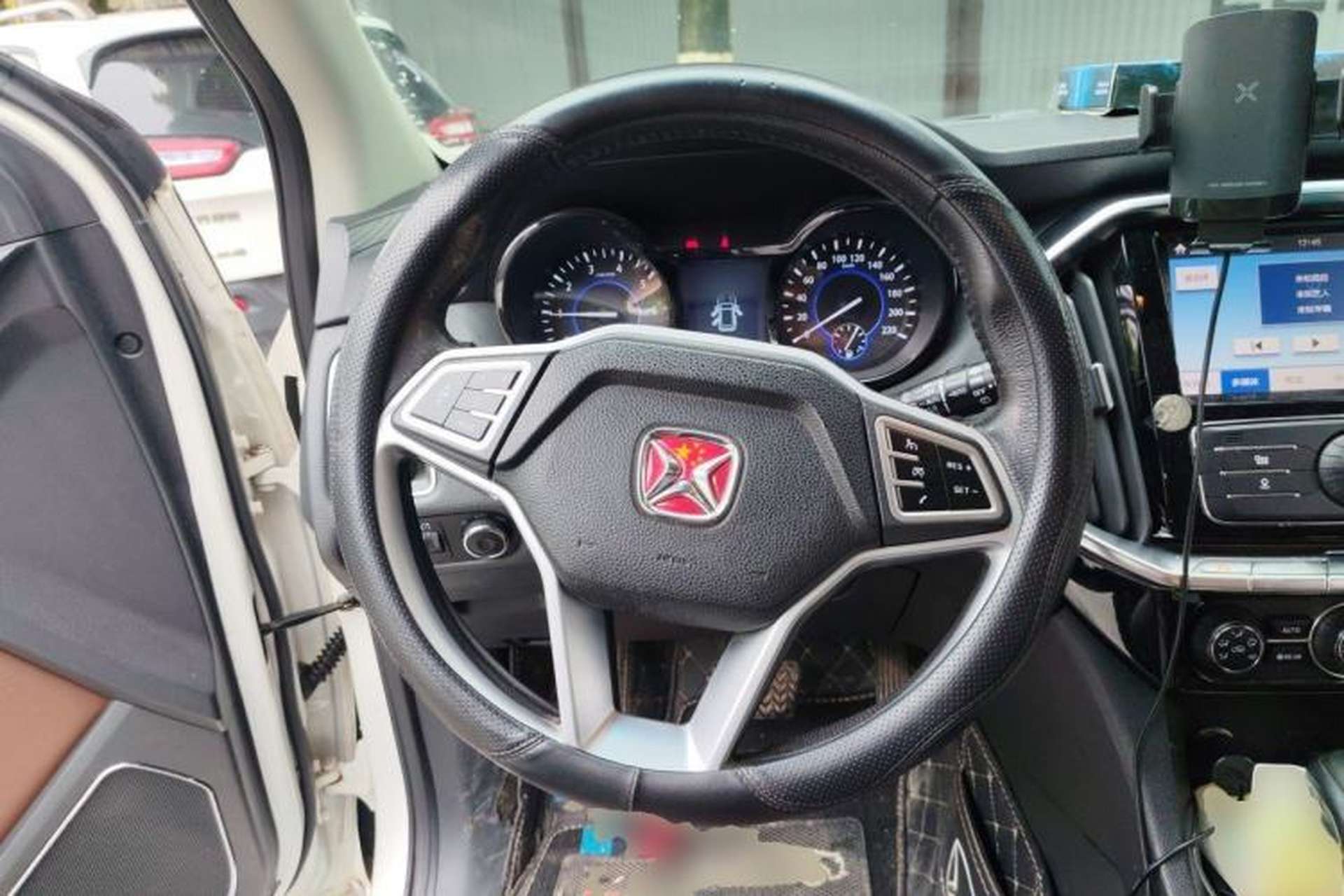 Used JMC Yusheng S350 2016 2.0T Automatic All-Wheel Drive Gasoline Ultra-Luxury 7-Seater Steering Wheel