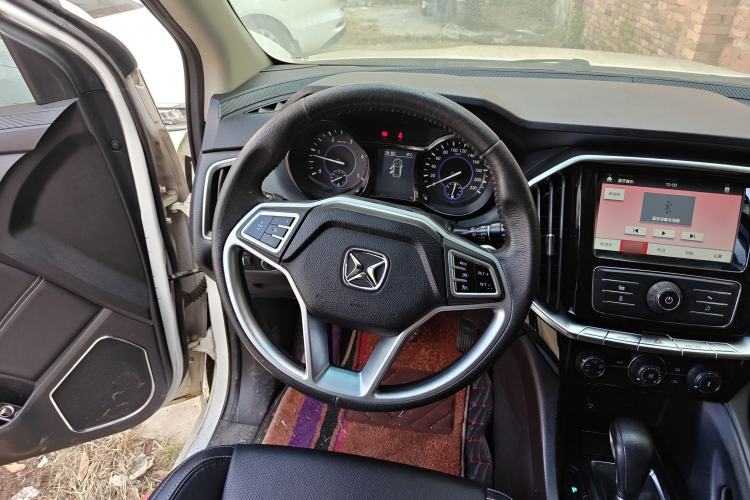 Used JMC Yusheng S350 2016 2.4T Automatic 4x4 Diesel Luxury 5-Seater Steering Wheel