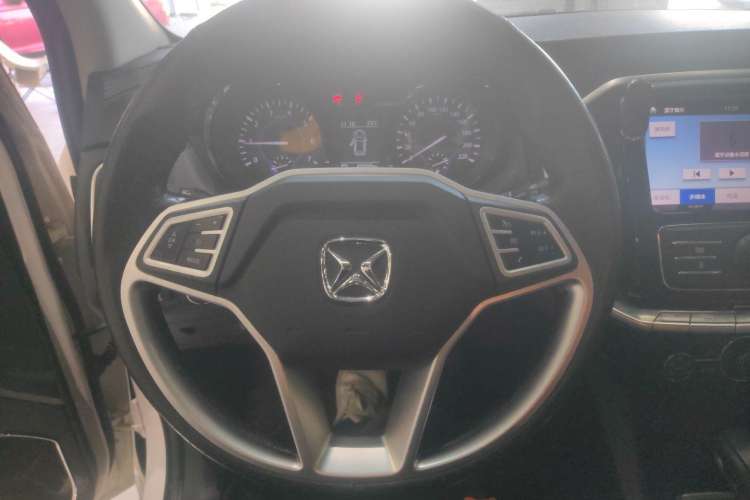 Used JMC Yusheng S350 2016 2.0T Automatic 4x4 Gasoline Luxury Version with Sunroof 7 Seats Steering Wheel