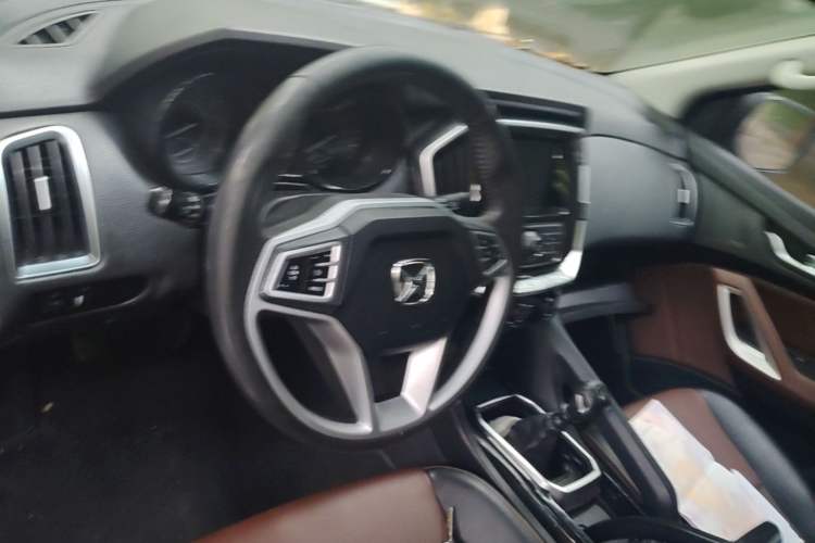 Used JMC Yusheng S350 2016 2.0T Manual Two-Wheel Drive Gasoline Luxury Edition 5 Seats Steering Wheel