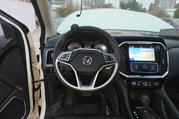 Used JMC Yusheng S350 2016 2.0T Automatic 4x4 Gasoline Luxury Version with Sunroof 7 Seats Steering Wheel