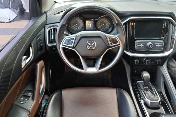 Used JMC Yusheng S350 2016 2.0T Automatic Two-Wheel Drive Gasoline Luxury Version with Sunroof 5 Seats Steering Wheel