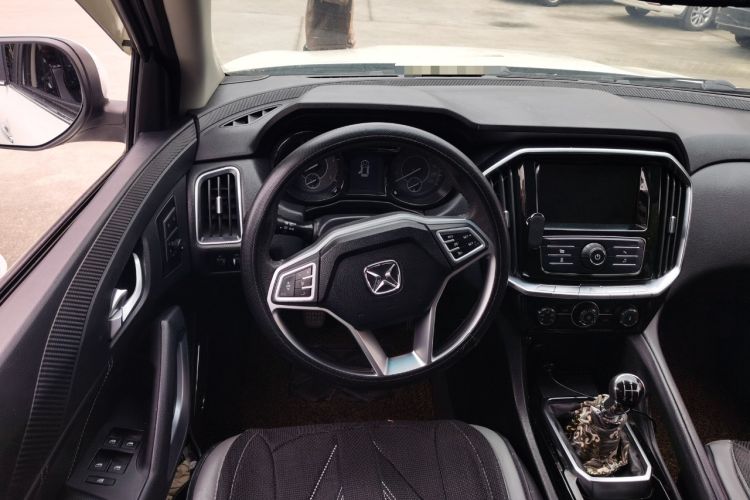 Used JMC Yusheng S350 2016 2.4T Manual 4x4 Diesel Luxury Edition 5-Seater Steering Wheel
