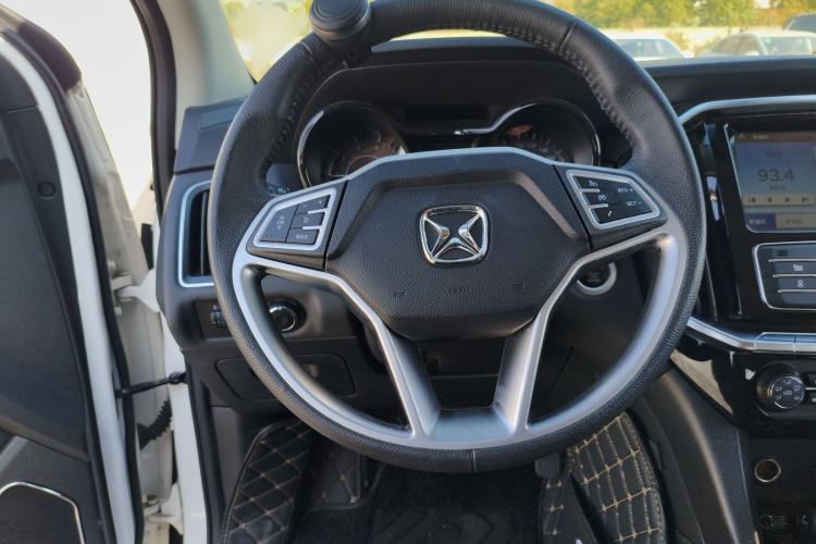 Used JMC Yusheng S350 2016 2.0T Automatic 4x4 Gasoline Luxury Version with Sunroof 7 Seats Steering Wheel