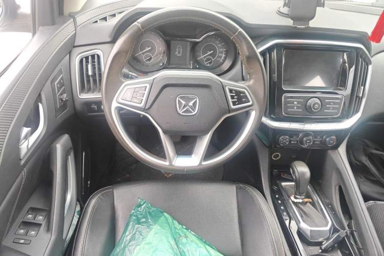 Used JMC Yusheng S350 2016 2.0T Automatic 2WD Gasoline Luxury Version with Sunroof 7 Seats Steering Wheel