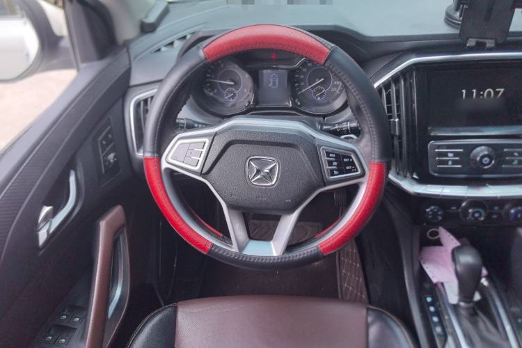 Used JMC Yusheng S350 2016 2.4T Automatic 4x4 Diesel Luxury 5-Seater Steering Wheel