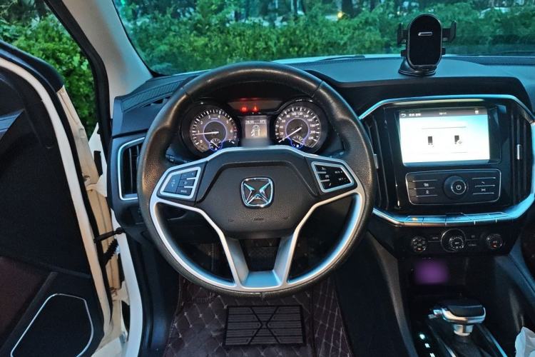 Used JMC Yusheng S350 2016 2.0T Automatic Two-Wheel Drive Gasoline Ultra-Luxury 5-Seater Steering Wheel