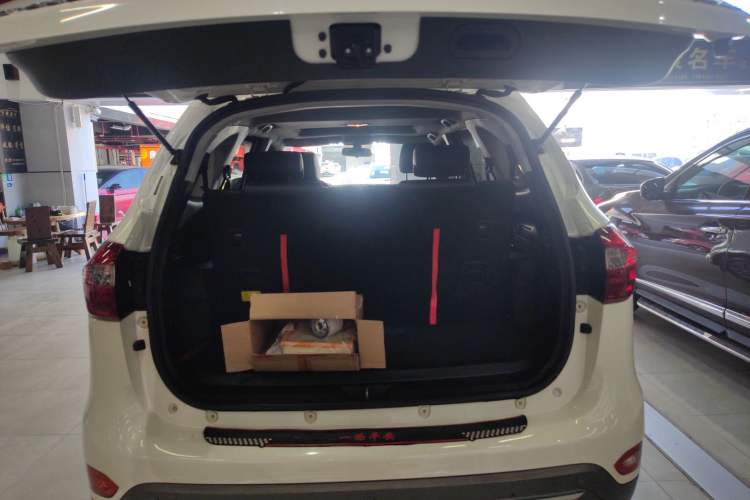 Used JMC Yusheng S350 2016 2.0T Automatic 4x4 Gasoline Luxury Version with Sunroof 7 Seats Trunk
