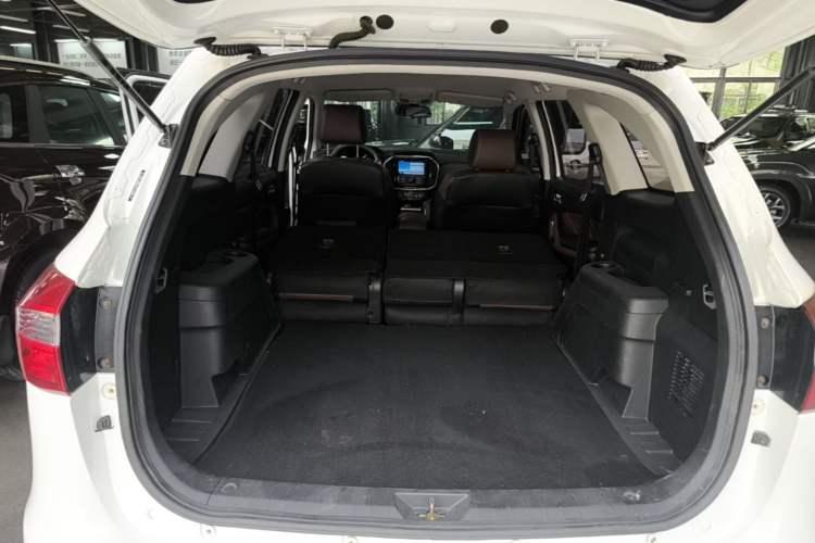 Used JMC Yusheng S350 2016 2.4T Automatic 4x4 Diesel Luxury 5-Seater Trunk