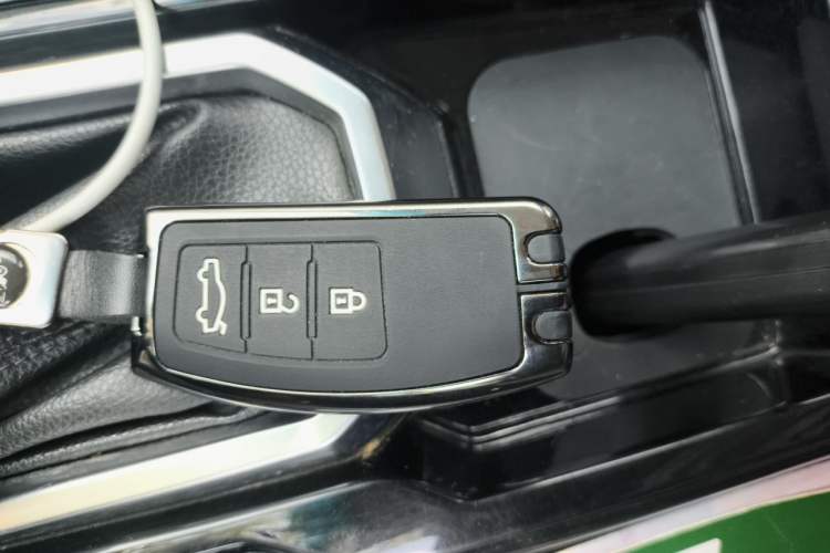 Used JMC Yusheng S350 2016 2.0T Automatic Two-Wheel Drive Gasoline Luxury Edition 5 Seats Vehicle Key