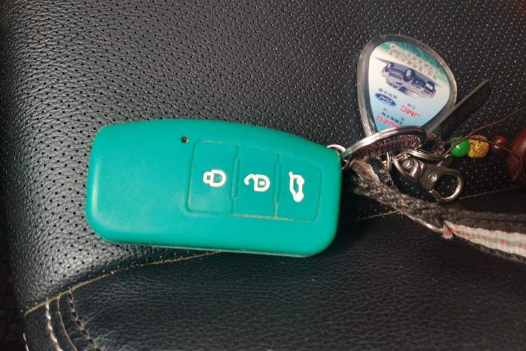 Used JMC Yusheng S350 2016 2.4T Automatic 4x4 Diesel Luxury 5-Seater Vehicle Key