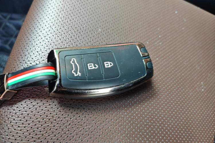 Used JMC Yusheng S350 2016 2.0T Automatic All-Wheel Drive Gasoline Luxury Edition 5 Seats Vehicle Key