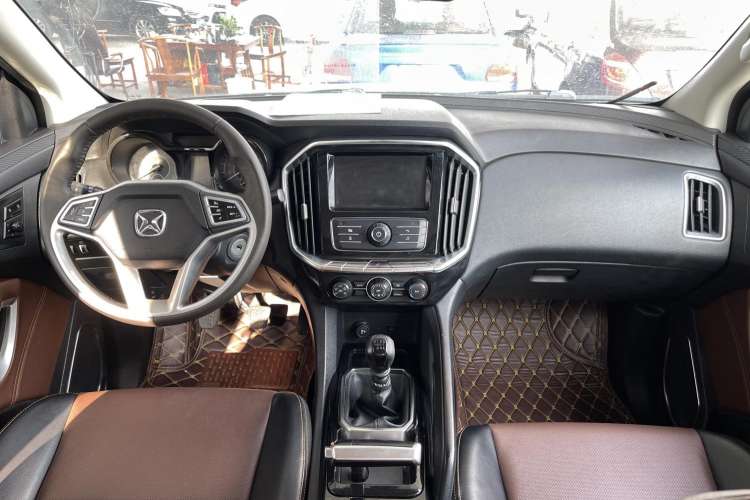 Used JMC Yusheng S350 2017 2.0T Manual Two-Wheel Drive Diesel Luxury Edition 5 Seats Center Console