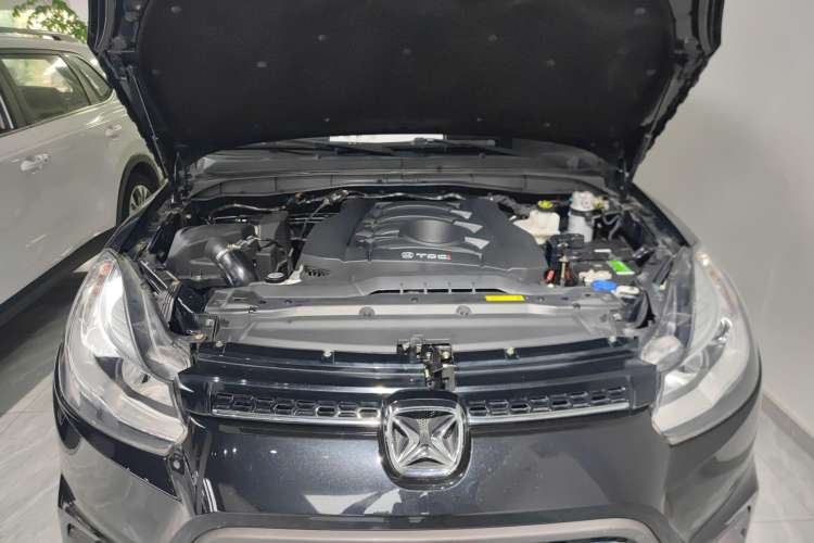 Used JMC Yusheng S350 2017 2.0T Automatic 2WD Diesel Luxury Version with Sunroof 7 Seats Engine Bay