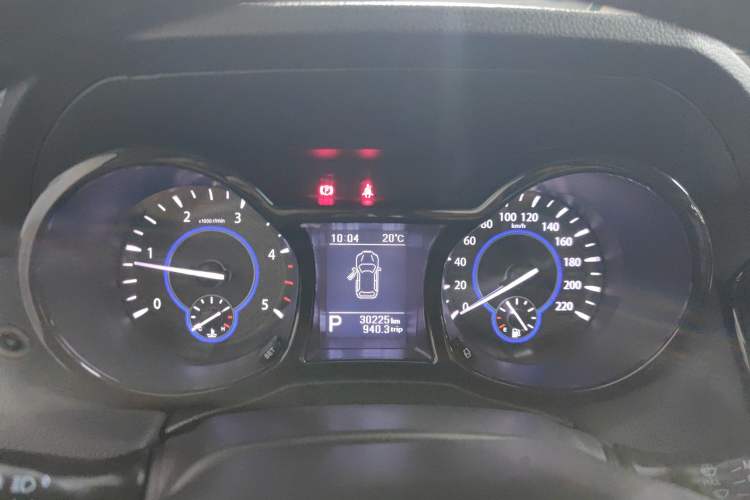 Used JMC Yusheng S350 2017 2.0T Automatic 2WD Diesel Luxury Version with Sunroof 7 Seats Instrument Cluster