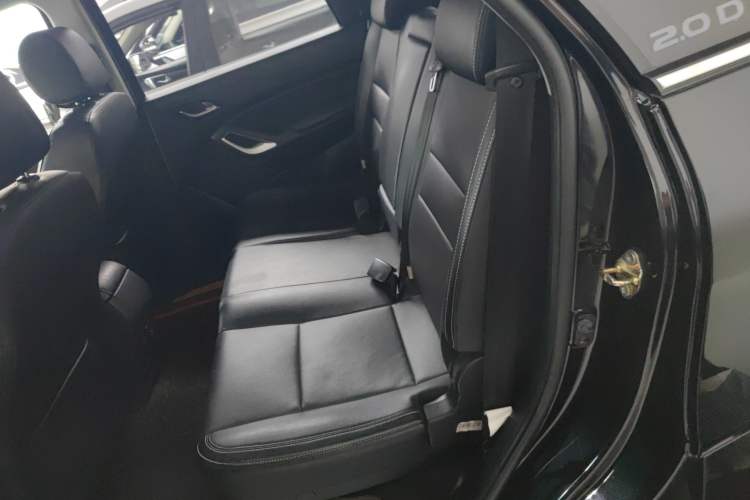 Used JMC Yusheng S350 2017 2.0T Automatic 2WD Diesel Luxury Version with Sunroof 7 Seats Left Rear Seat