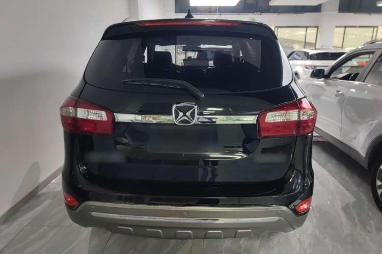 Used JMC Yusheng S350 2017 2.0T Automatic 2WD Diesel Luxury Version with Sunroof 7 Seats Rear