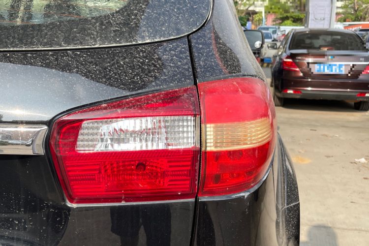 Used JMC Yusheng S350 2017 2.0T Manual Two-Wheel Drive Diesel Luxury Edition 5 Seats Right Rear Taillight