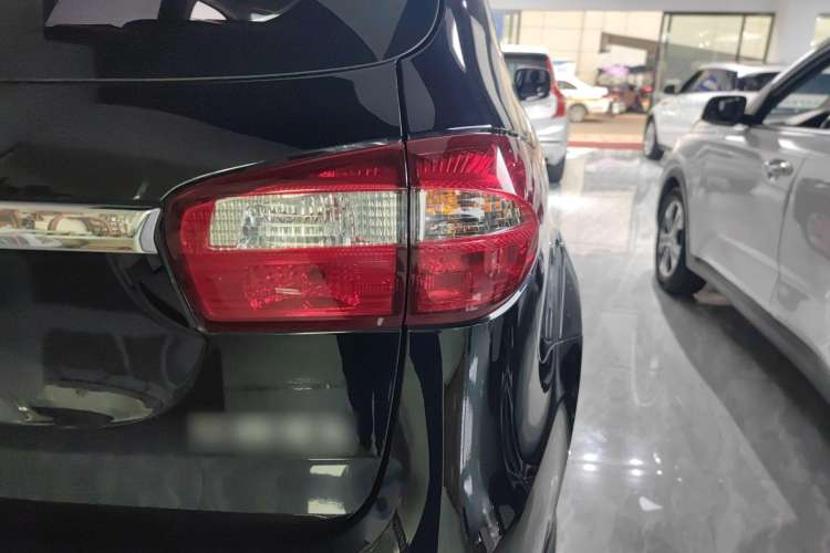 Used JMC Yusheng S350 2017 2.0T Automatic 2WD Diesel Luxury Version with Sunroof 7 Seats Right Rear Taillight