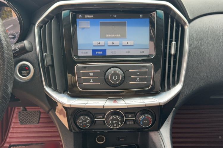 Used JMC Yusheng S350 2017 2.0T Automatic 2WD Diesel Luxury Version with Sunroof 5 Seats Audio And AC Panel