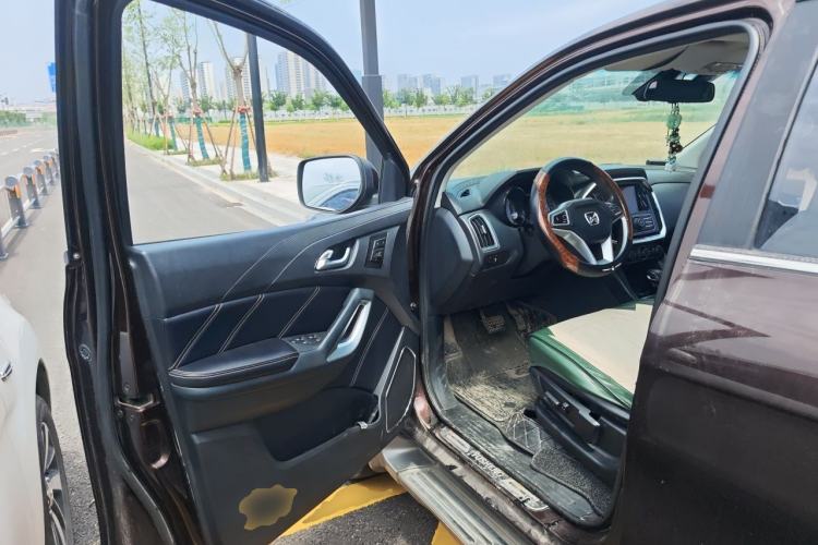 Used JMC Yusheng S350 2017 2.0T Automatic 2WD Diesel Luxury Version with Sunroof 5 Seats Driver Seat