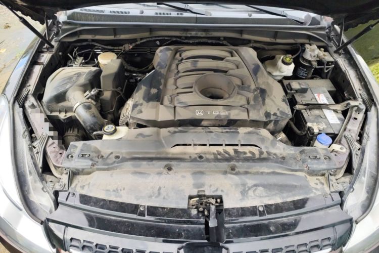Used JMC Yusheng S350 2017 2.0T Automatic 2WD Diesel Luxury Version with Sunroof 7 Seats Engine Bay