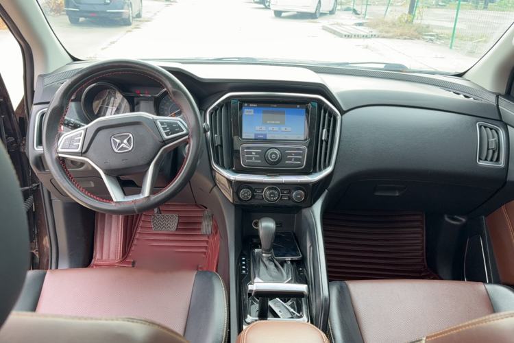 Used JMC Yusheng S350 2017 2.0T Automatic 2WD Diesel Luxury Version with Sunroof 5 Seats Interior 1