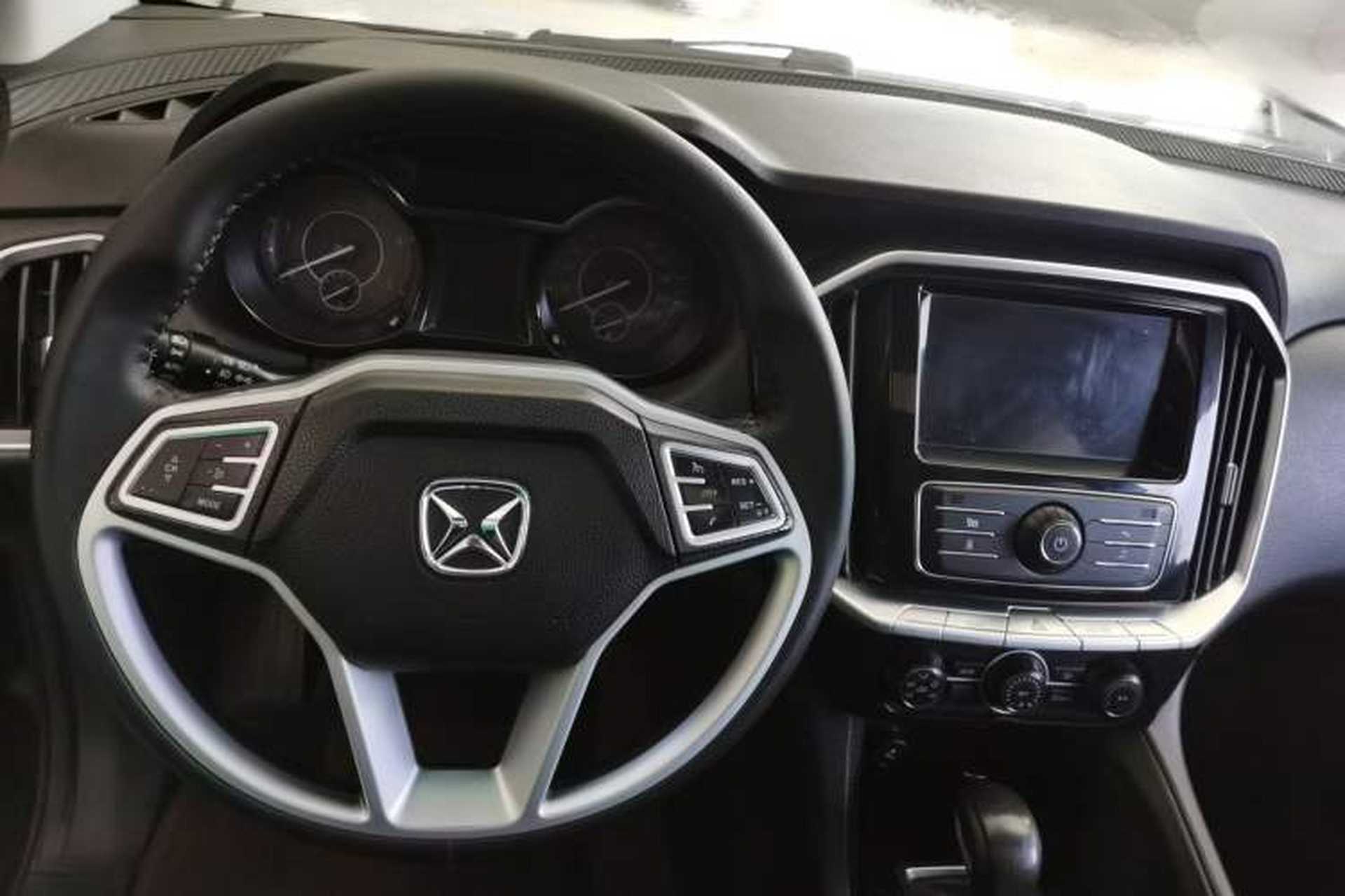 Used JMC Yusheng S350 2017 2.0T Automatic 2WD Diesel Luxury Version with Sunroof 5 Seats Interior 2