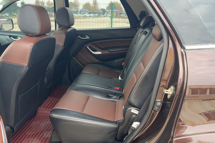 Used JMC Yusheng S350 2017 2.0T Automatic 2WD Diesel Luxury Version with Sunroof 5 Seats Interior 2