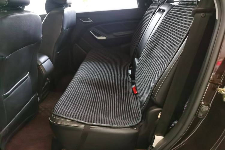 Used JMC Yusheng S350 2017 2.0T Automatic 2WD Diesel Luxury Version with Sunroof 5 Seats Interior 4