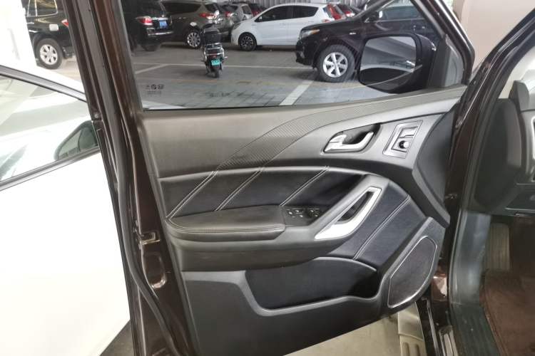 Used JMC Yusheng S350 2017 2.0T Automatic 2WD Diesel Luxury Version with Sunroof 5 Seats Interior 7