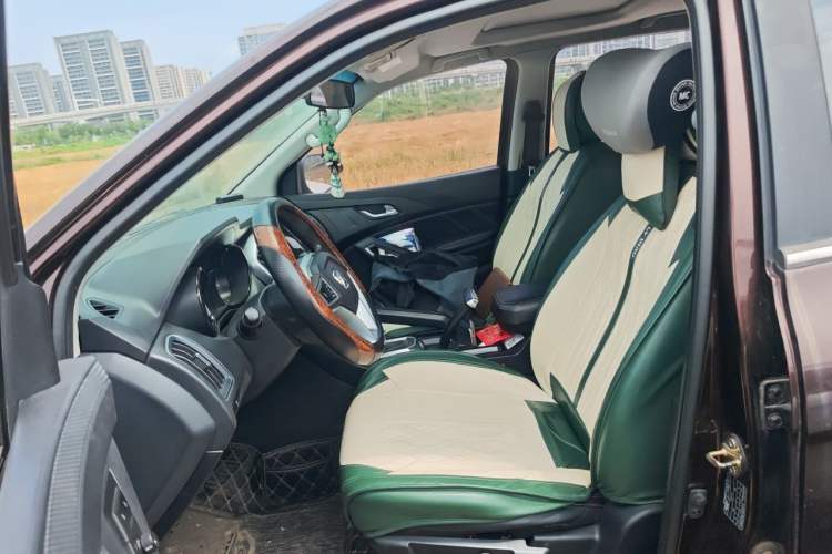 Used JMC Yusheng S350 2017 2.0T Automatic 2WD Diesel Luxury Version with Sunroof 5 Seats Left Front Seat