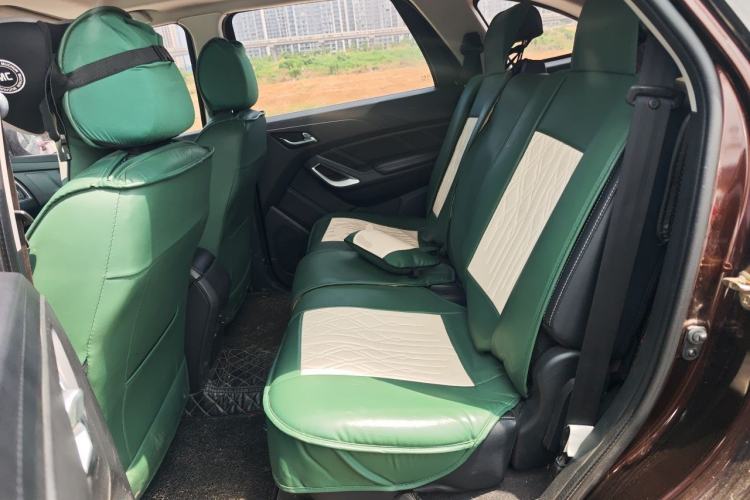 Used JMC Yusheng S350 2017 2.0T Automatic 2WD Diesel Luxury Version with Sunroof 5 Seats Left Rear Seat