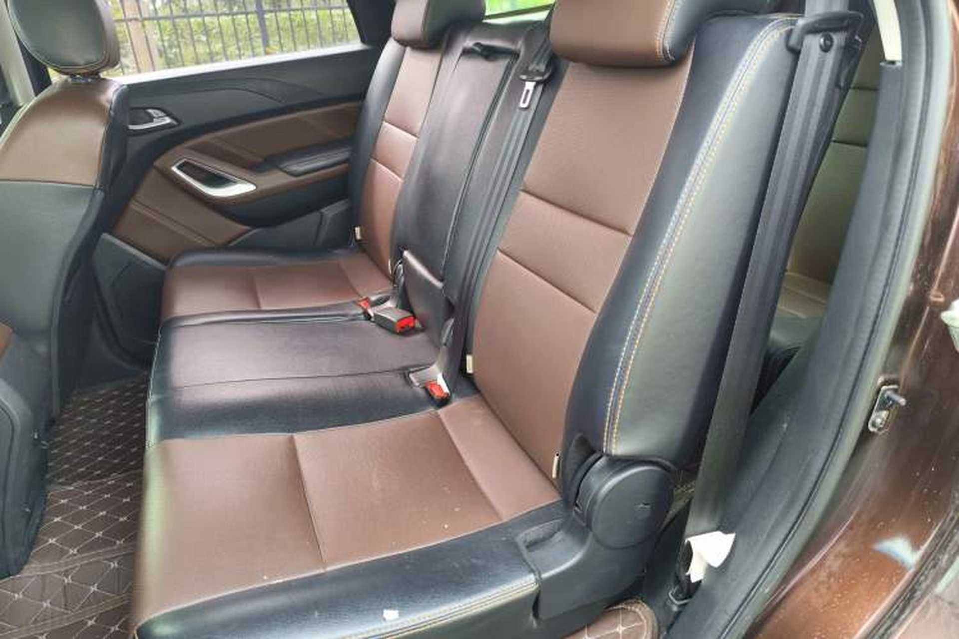 Used JMC Yusheng S350 2017 2.0T Automatic 2WD Diesel Luxury Version with Sunroof 7 Seats Left Rear Seat