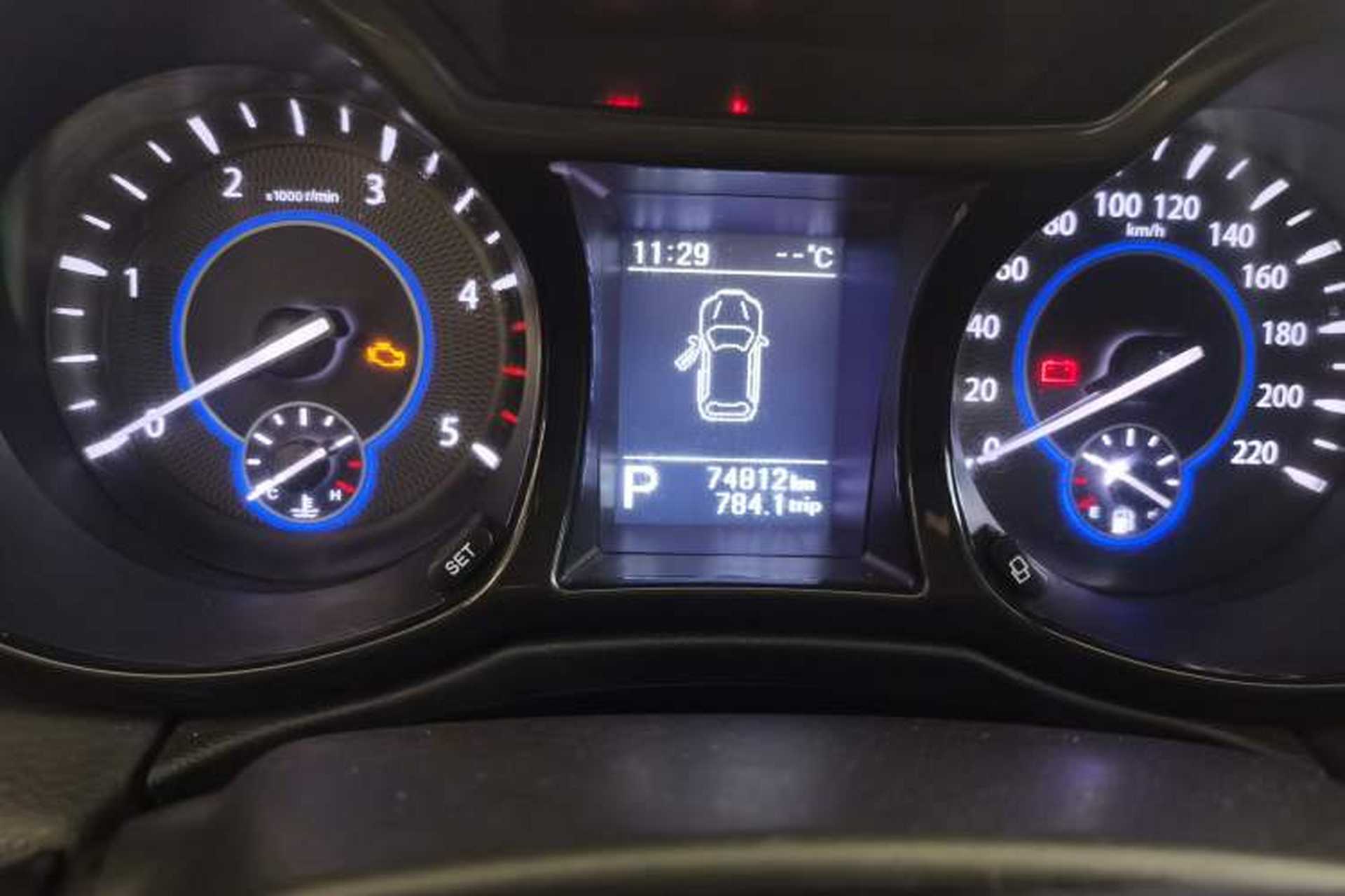Used JMC Yusheng S350 2017 2.0T Automatic 2WD Diesel Luxury Version with Sunroof 5 Seats Odometer Close Up