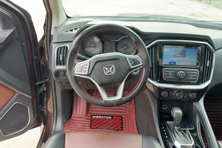 Used JMC Yusheng S350 2017 2.0T Automatic 2WD Diesel Luxury Version with Sunroof 5 Seats Steering Wheel