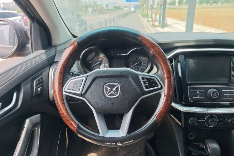 Used JMC Yusheng S350 2017 2.0T Automatic 2WD Diesel Luxury Version with Sunroof 5 Seats Steering Wheel