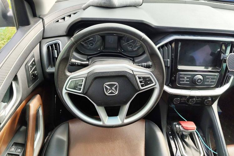 Used JMC Yusheng S350 2017 2.0T Automatic 2WD Diesel Luxury Version with Sunroof 7 Seats Steering Wheel
