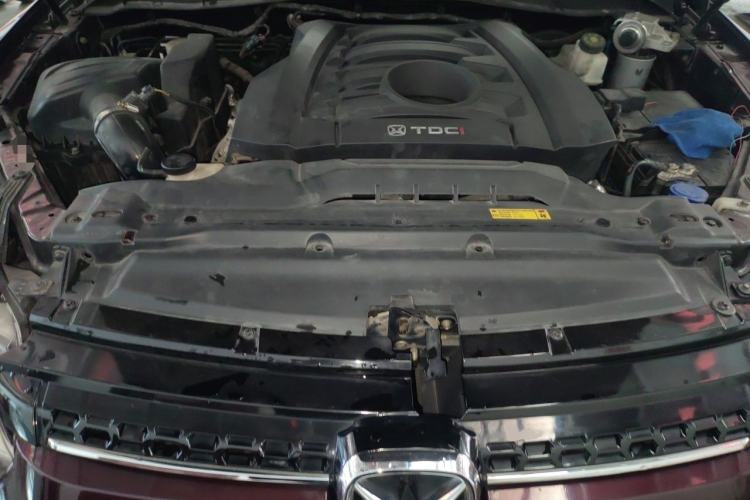 Used JMC Yusheng S350 2017 2.0T Automatic 2WD Diesel Luxury 7-Seater Engine Bay