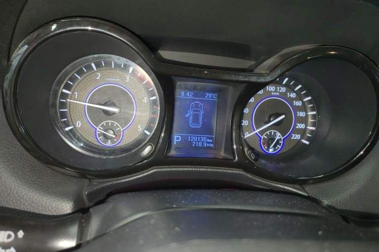 Used JMC Yusheng S350 2017 2.0T Automatic 2WD Diesel Luxury 7-Seater Instrument Cluster