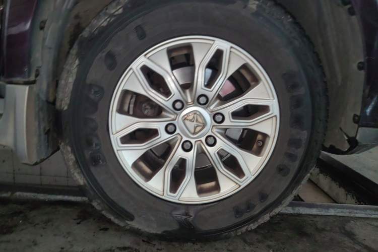 Used JMC Yusheng S350 2017 2.0T Automatic 2WD Diesel Luxury 7-Seater Right Front Wheel Hub