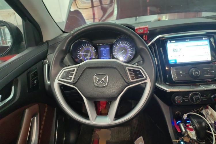 Used JMC Yusheng S350 2017 2.0T Automatic 2WD Diesel Luxury 7-Seater Steering Wheel