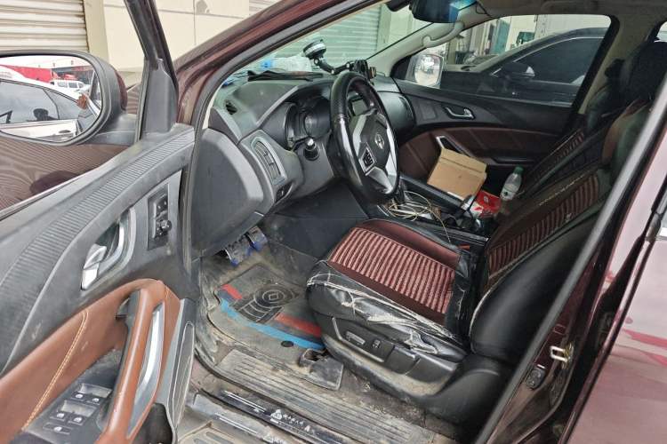 Used JMC Yusheng S350 2017 2.0T Automatic 2WD Diesel Luxury Version with Sunroof 7 Seats Driver Seat