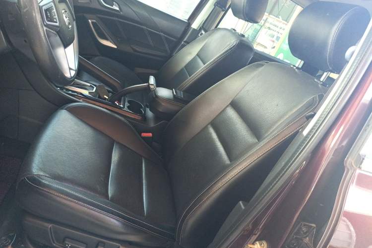 Used JMC Yusheng S350 2017 2.0T Automatic 2WD Diesel Luxury Version with Sunroof 5 Seats Left Front Seat