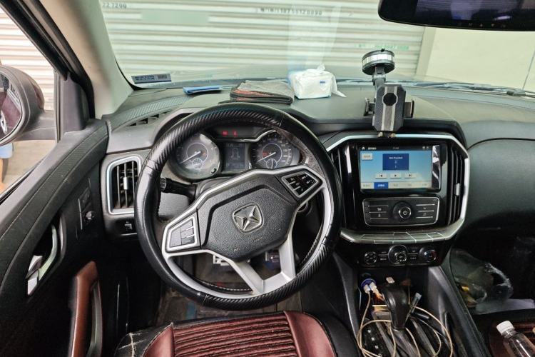 Used JMC Yusheng S350 2017 2.0T Automatic 2WD Diesel Luxury Version with Sunroof 7 Seats Steering Wheel