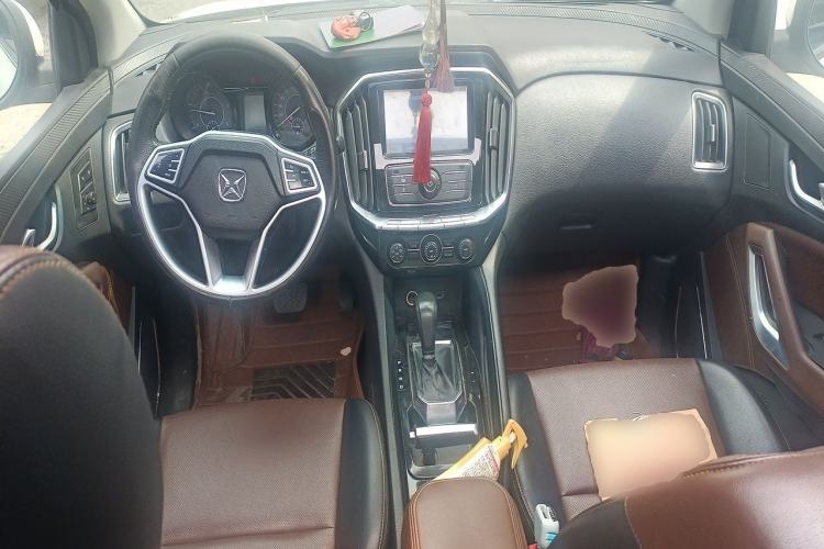 Used JMC Yusheng S350 2017 2.0T Automatic 2WD Diesel Luxury Version with Sunroof 5 Seats Center Console