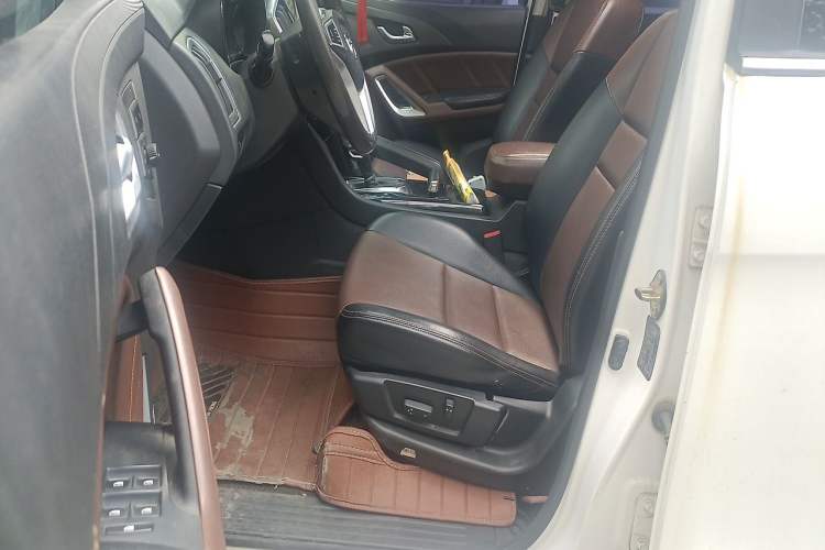 Used JMC Yusheng S350 2017 2.0T Automatic 2WD Diesel Luxury Version with Sunroof 5 Seats Driver Seat