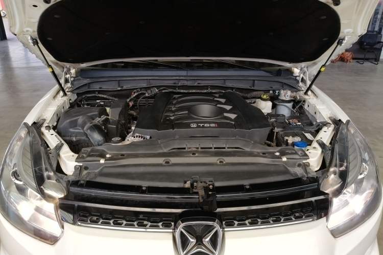Used JMC Yusheng S350 2017 2.0T Automatic 2WD Diesel Luxury Edition 5 Seats Engine Bay