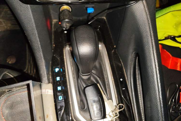 Used JMC Yusheng S350 2017 2.0T Automatic Two-Wheel Drive Diesel Ultra-Luxury 5-Seater Gear Lever